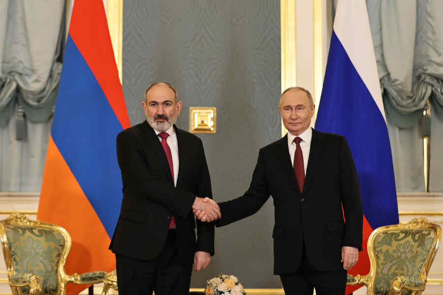 Putin Bertemu dengan Perdana Menteri Armenia Pashinyan di Kremlin