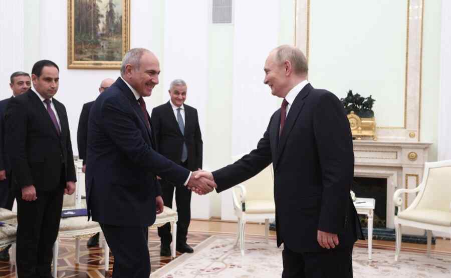 Pashinyan Harus Menunggu Hingga Hampir Pukul 1 Pagi untuk Bertemu dengan Putin di Kremlin