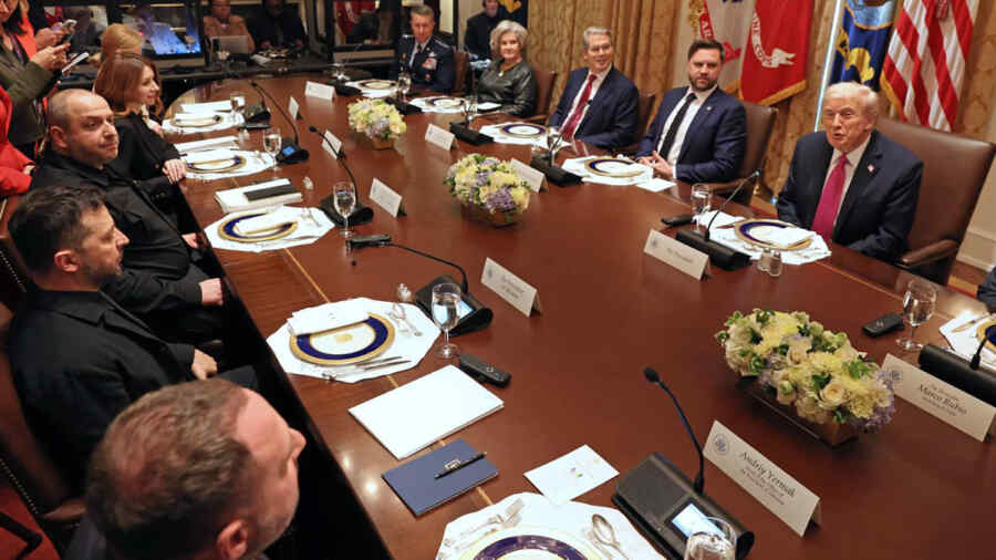 FT: Trump Banyak Mengumpat Saat Bertemu dengan Zelensky