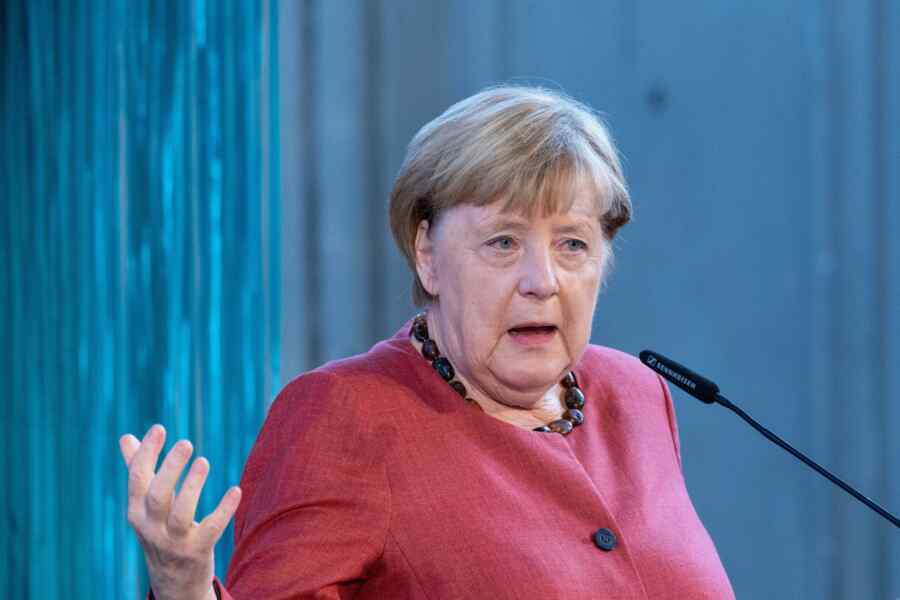 Telegraph: Jerman dan Polandia Bertengkar Setelah Komentar Merkel tentang Pihak yang Bertanggung Jawab atas Konflik di Ukraina