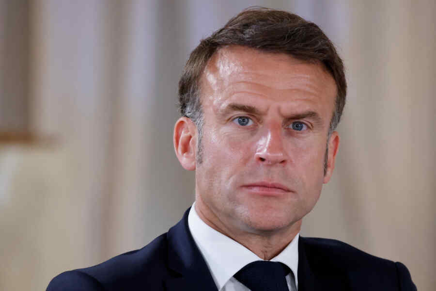 Macron Menentang Penyitaan Aset Rusia yang Dibekukan