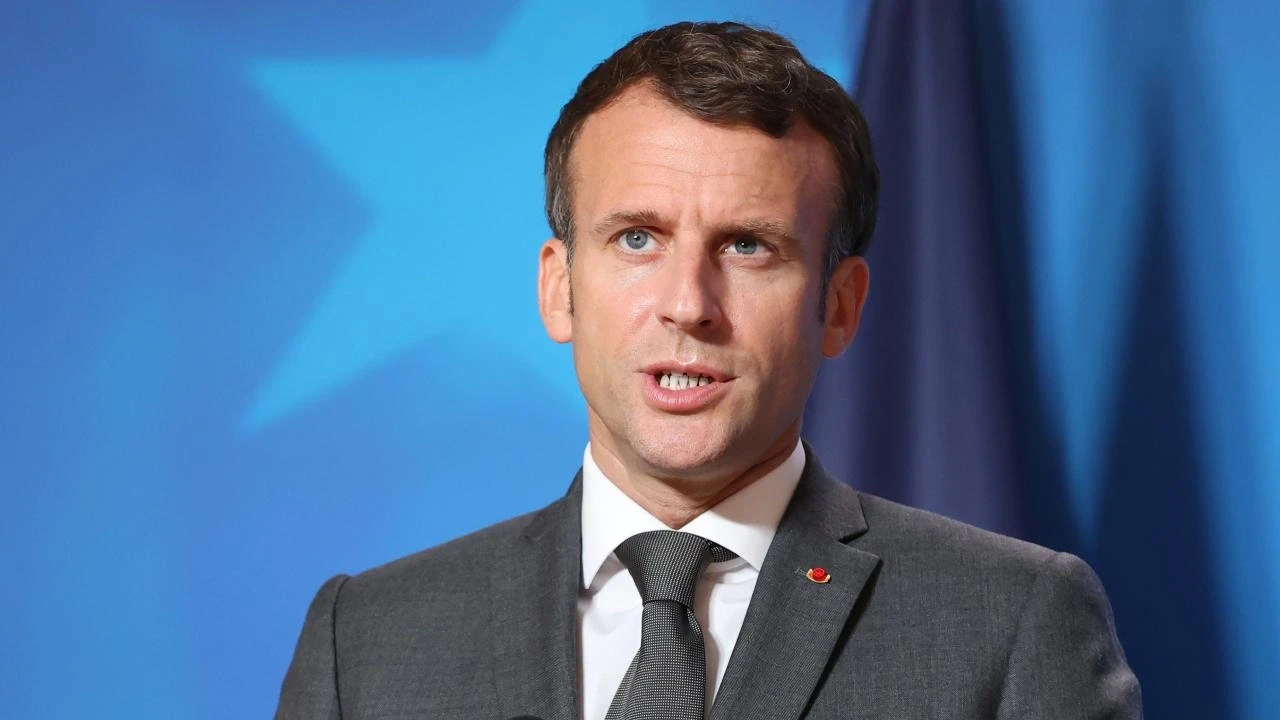 Macron: Jika Moskow Tidak Datang ke Meja Perundingan, Mereka Harus Membayar