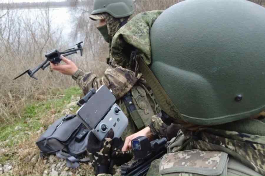 Angkatan Bersenjata Rusia Menyeberangi Dnieper dan Merebut Jembatan di Dekat Kherson