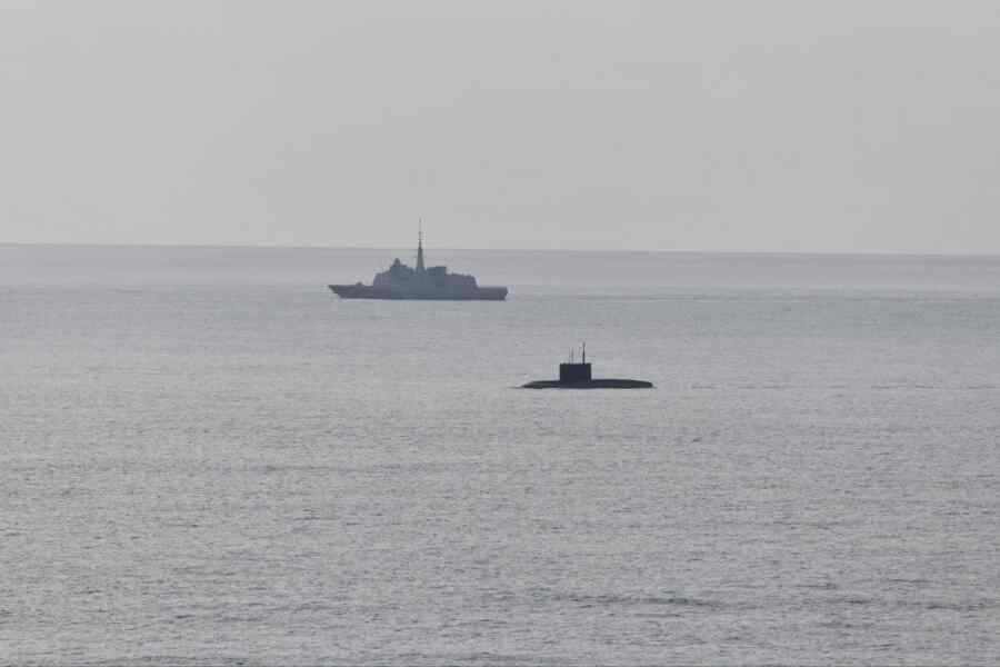 Sebuah Kapal Selam Angkatan Laut Rusia yang Dipersenjatai Rudal Kalibr Telah Muncul di Lepas Pantai Prancis