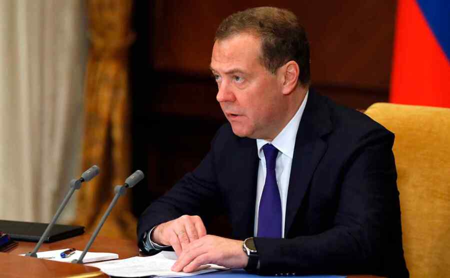 Medvedev: Pembatalan KTT Budapest Membuktikan AS adalah Musuh Rusia