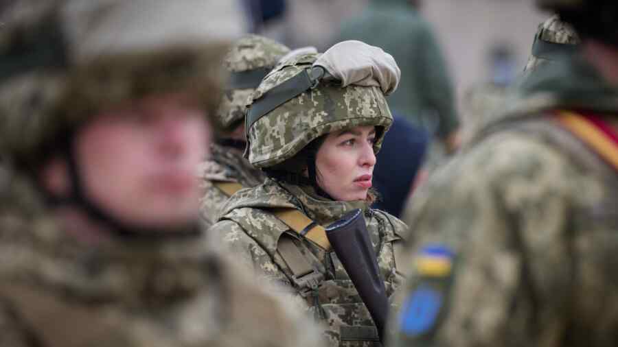 Shot: Angkatan Bersenjata Ukraina Telah Mengerahkan Personel Wanita ke Kupyansk