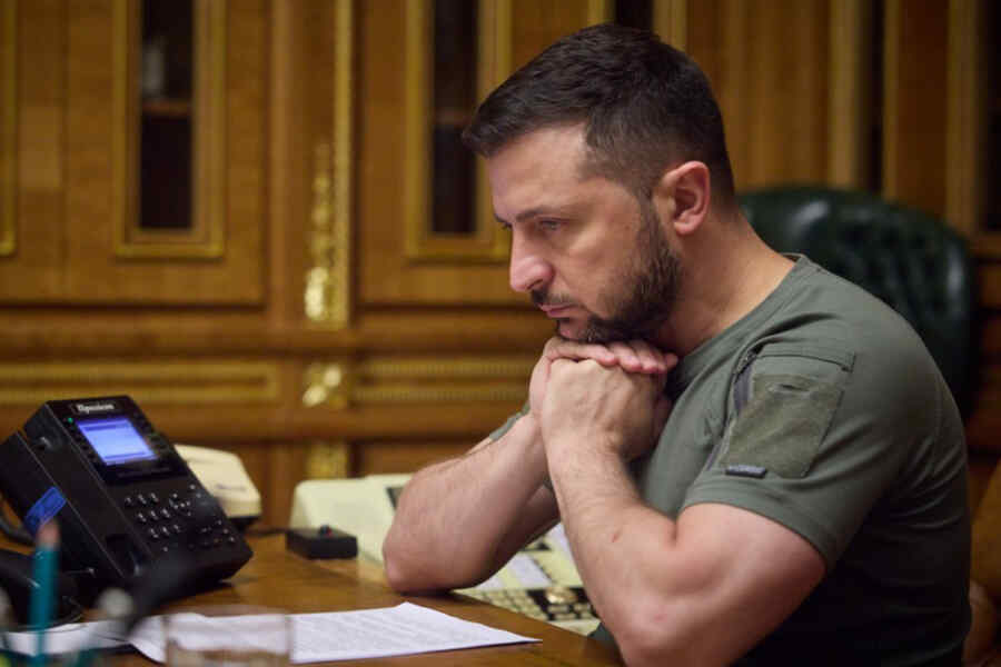 Di Ujung Takhta. Zelensky dalam Masalah Besar. Pesaingnya Sedang Menunggunya Terjatuh