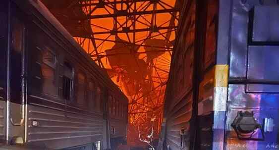 Kemenhan Rusia Melaporkan Hancurnya Kereta Api yang Membawa Kendaraan Lapis Baja Angkatan Bersenjata Ukraina