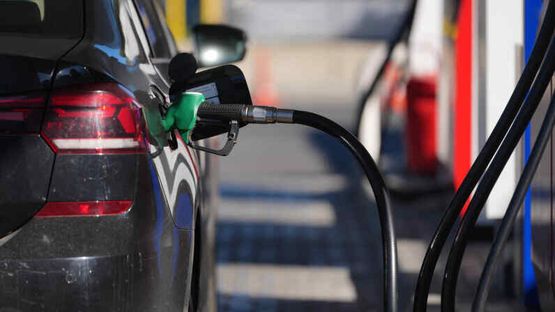 Bloomberg: Sanksi Barat terhadap Rusia Telah Menyebabkan Kenaikan Harga Bahan Bakar di AS