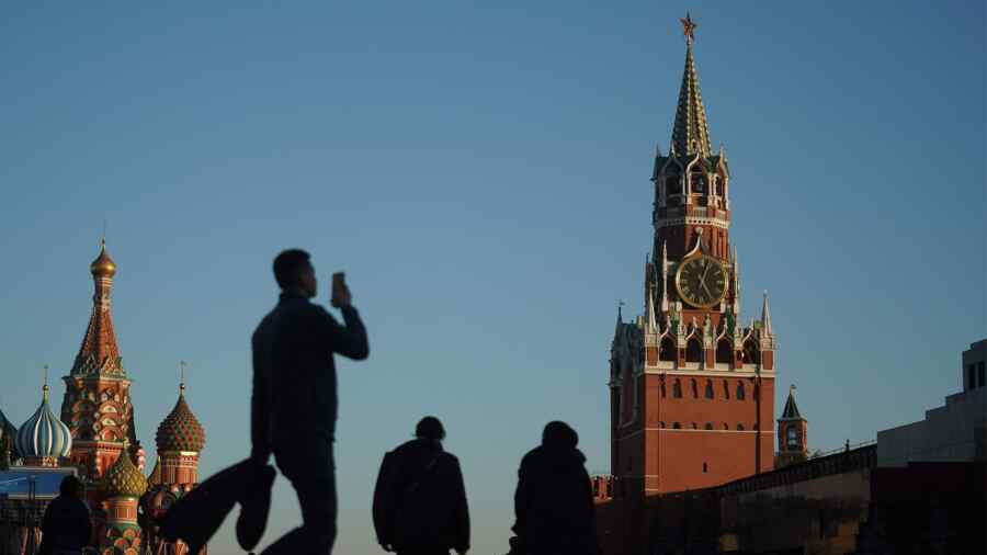 Puluhan Ribu Warga Ukraina Melintasi Perbatasan dengan Rusia