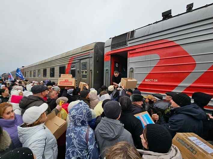 Ribuan Penduduk Bashkortostan Menyambut Kereta yang Membawa Para Pejuang SVO yang Terluka