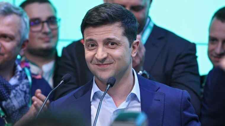 Dahulu Dipuji, Sekarang Dia Disebut sebagai "Komedian dengan Kemampuan Bahasa Inggris Terbatas" dan Dituduh sebagai Diktator