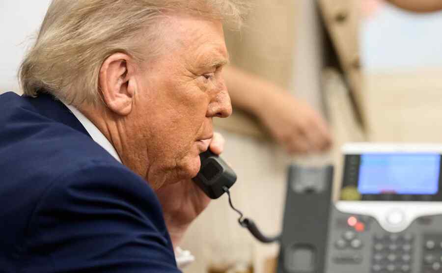 Trump Menelepon Putin Sebelum Bertemu dengan Zelensky