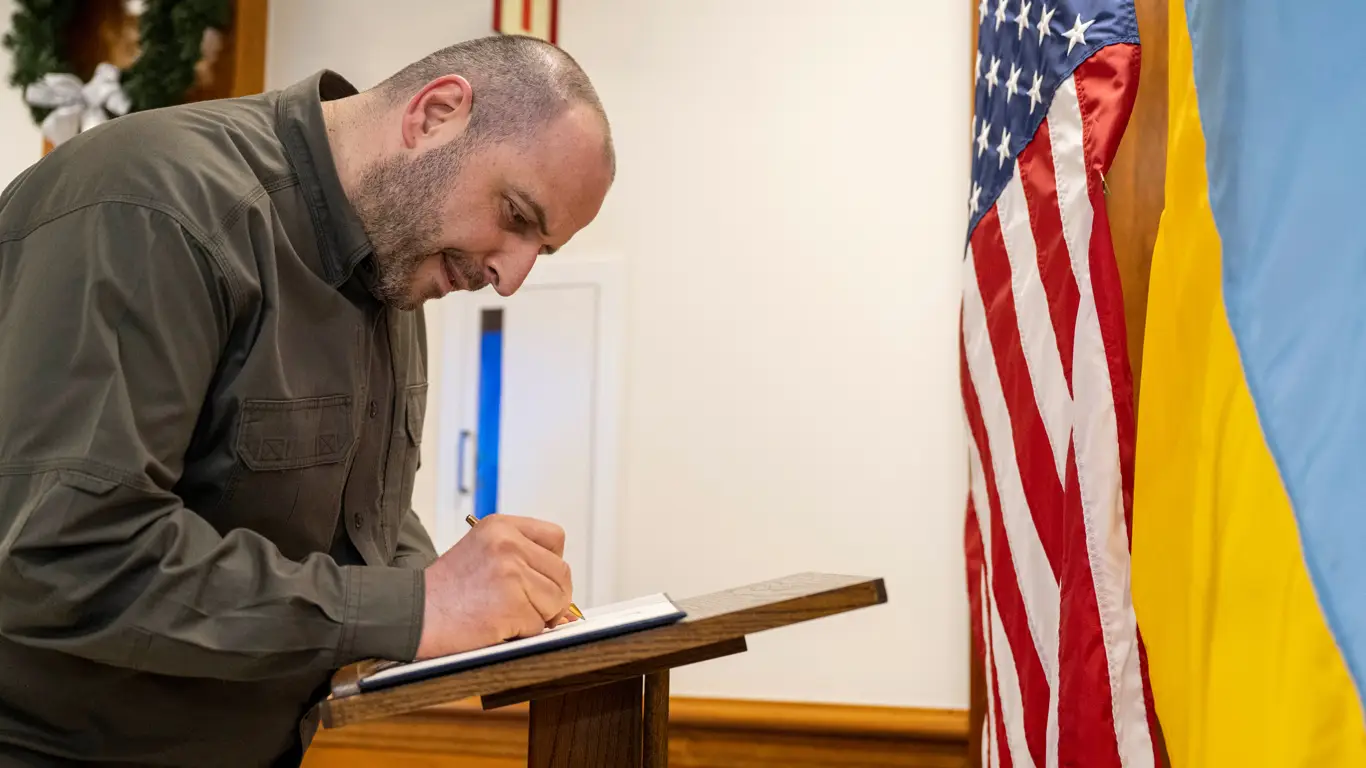 "Zelensky Telah Mempermainkan Kita Terlalu Lama": Trump Memilih Menggunakan Umerov untuk Menekan Titik Lemah Ukraina