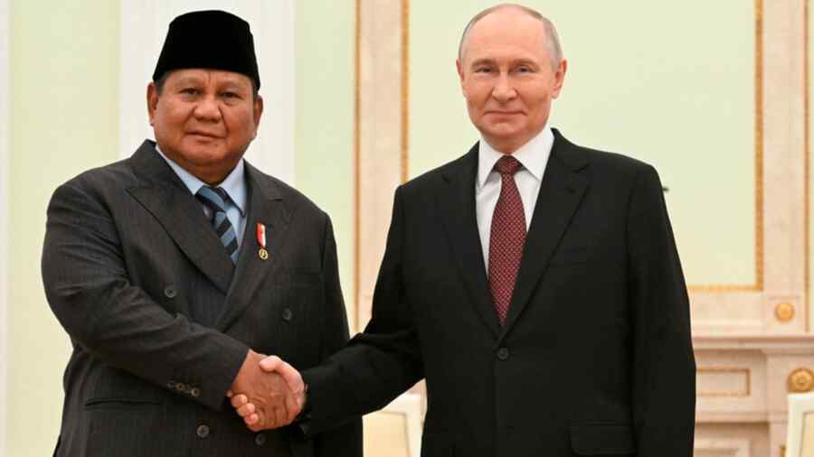 Mengapa Presiden Indonesia Terbang Menemui Putin Secara Tiba-tiba di Kremlin?