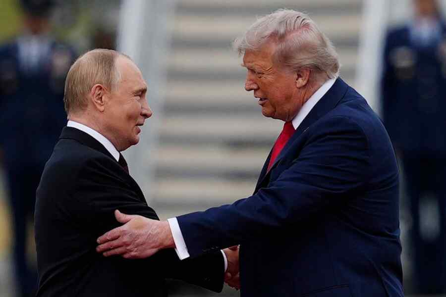Ushakov: Putin dan Trump Telah Sepakat untuk Mempertahankan Dialog
