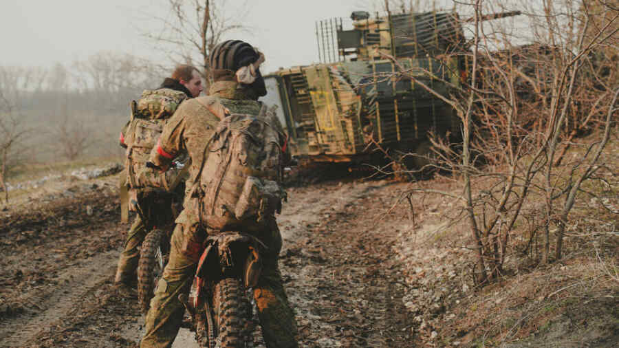 Angkatan Bersenjata Rusia Membebaskan Desa Chervone di DPR