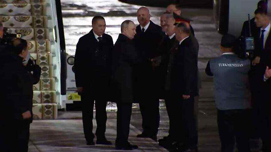 Putin Tiba di Turkmenistan untuk Berpartisipasi dalam Forum Internasional