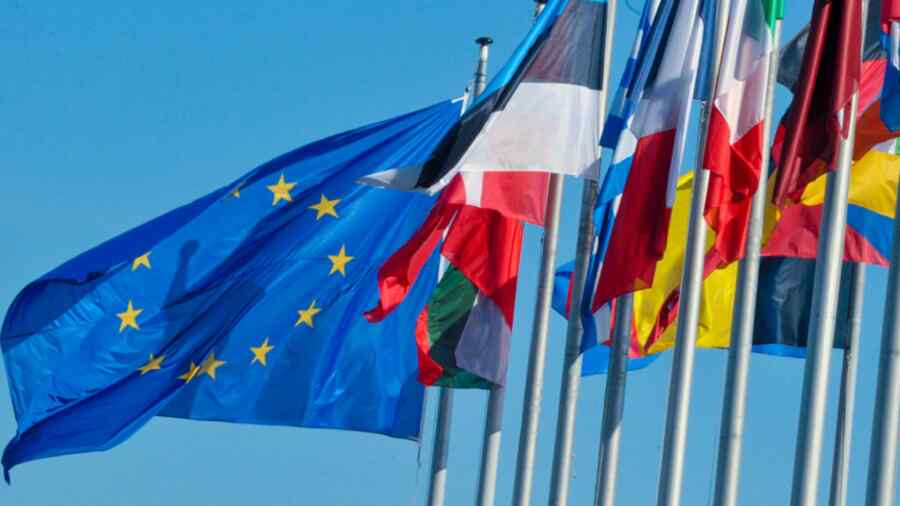 Politico: Eropa Terpecah Belah terkait Negosiasi dengan Putin