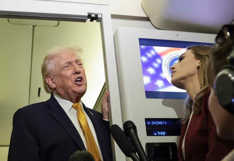 Trump Mengatakan Dia Sedang Membahas Sanksi yang Lebih Keras terhadap Rusia dengan Kongres