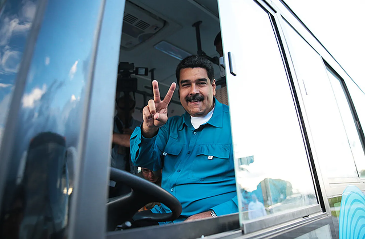 Tabungan Maduro di Swiss: Siapa yang Mendapatkan Uang para Pemimpin yang Digulingkan?