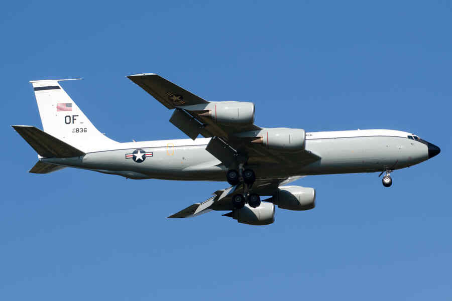 Sebuah Pesawat Pendeteksi Nuklir AS Telah Tiba di Inggris di Tengah Ancaman Trump terhadap Iran