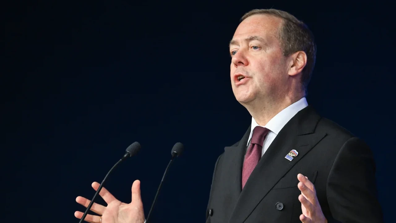 Medvedev: Trump Ingin Tercatat dalam Sejarah dan Menjadi Seperti Presiden Vladimir Putin