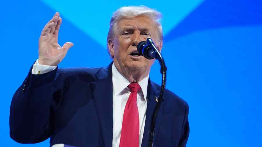Trump Mengatakan Dia Tidak akan Mengenakan Tarif 10% pada Sejumlah Negara Uni Eropa