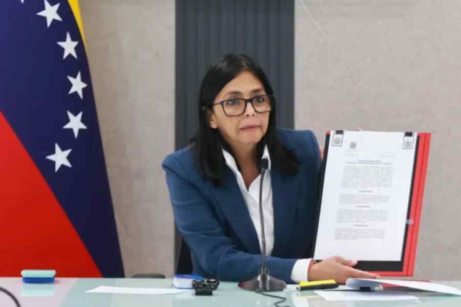 Presiden Sementara Venezuela Memohon Perdamaian kepada Trump