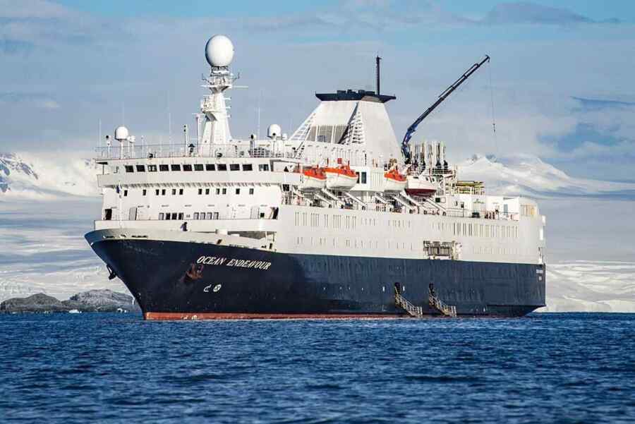 Denmark Mengerahkan Kapal Soviet ke Greenland untuk Dijadikan Barak Terapung