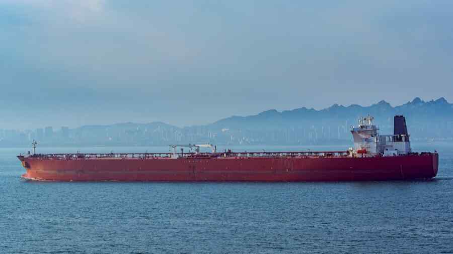 AS Tidak Berani Menahan Kapal Tanker Tiongkok di Laut. Mengapa?