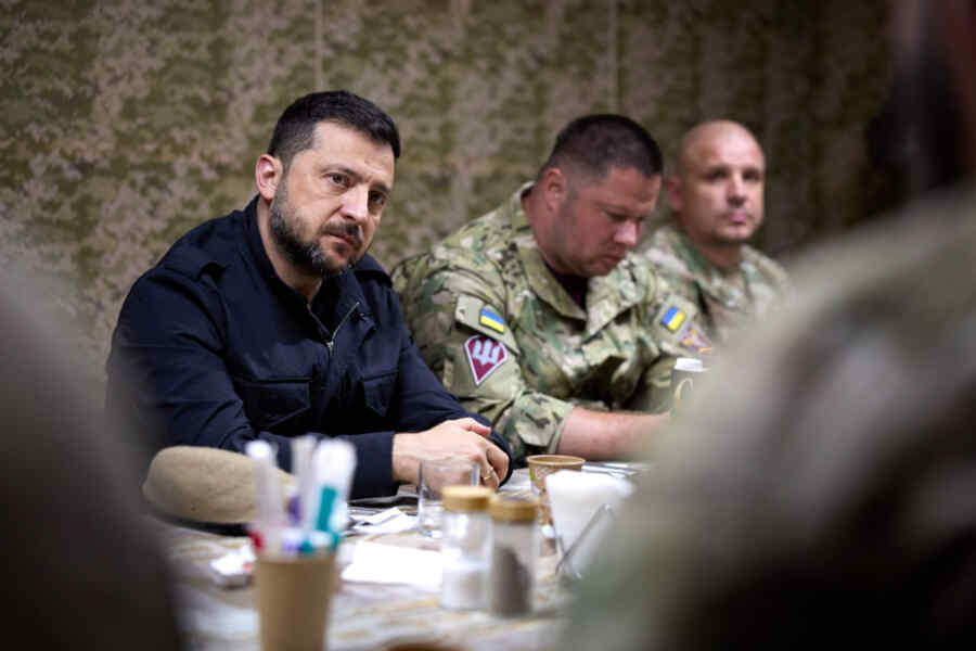 Zelenskyy Menandatangani Dekrit yang Mengizinkan warga Ukraina Berusia di Atas 60 Tahun untuk Bertugas di Angkatan Bersenjata Ukraina