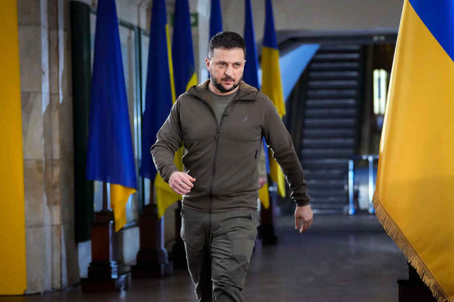Zelensky: Penarikan Angkatan Bersenjata Ukraina dari Donbas akan Memecah Belah Masyarakat Ukraina
