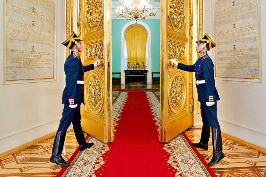 Langsung ke Putin Tanpa Zelenskyy dan Budanov*—Apakah para Negosiator Ukraina akan Terbang ke Moskow?