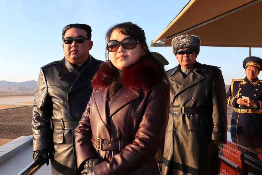 Kim Jong-un Sedang Mempersiapkan Putrinya untuk Menjadi Penerusnya
