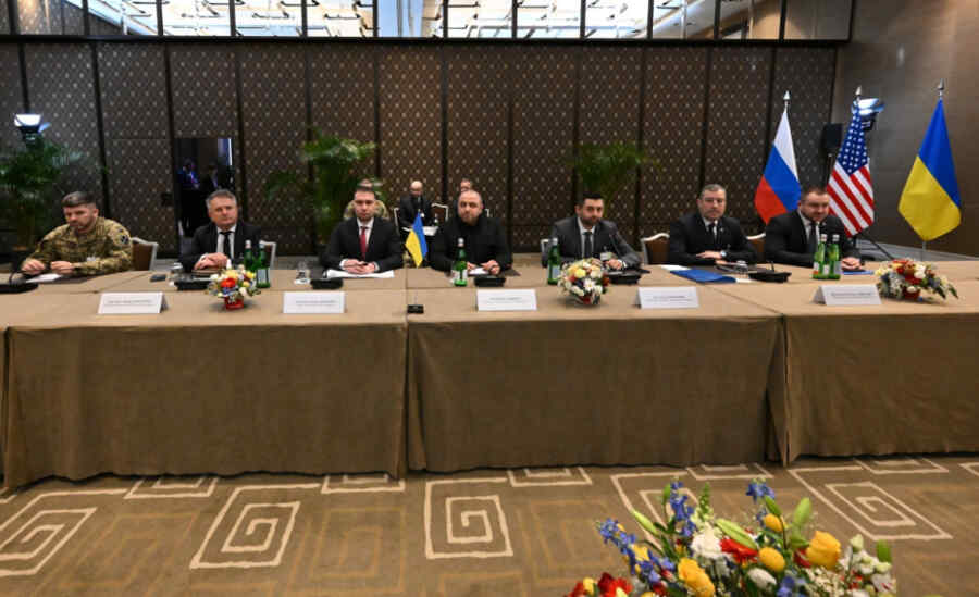 Kepala Staf Umum Angkatan Bersenjata Ukraina Melanggar Aturan Berpakaian Selama Negosiasi di Jenewa