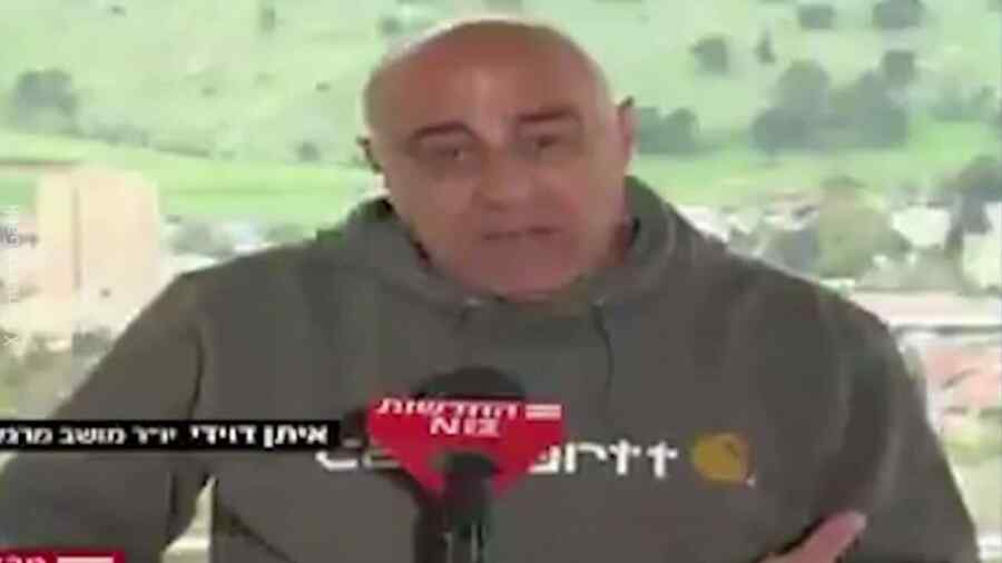 "Apa yang Sedang Kau Lakukan?" Wali Kota Sebuah Kota di Israel Tiba-tiba Menangis di Siaran Televisi