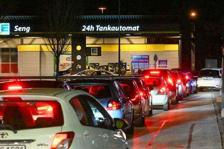 Antrean Panjang Kendaraan Terjadi di SPBU di Jerman Akibat Lonjakan Harga Bensin Setelah Serangan udara di Iran