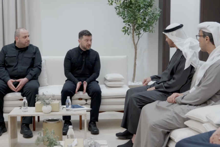 Zelensky Mencoba Mencari Keuntungan dari para Syekh. Mengapa Zelensky Berkeliling Timur Tengah?