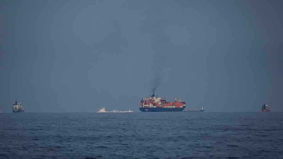 Trump Mendesak Kapal Tanker untuk Melanjutkan Perjalanan Melalui Selat Hormuz Meskipun Ada Blokade