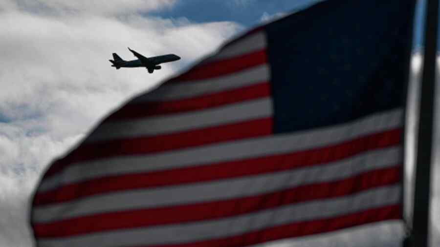 Militer AS Mencegat Pesawat Tak Berawak di Dekat Pesawat Presiden Trump