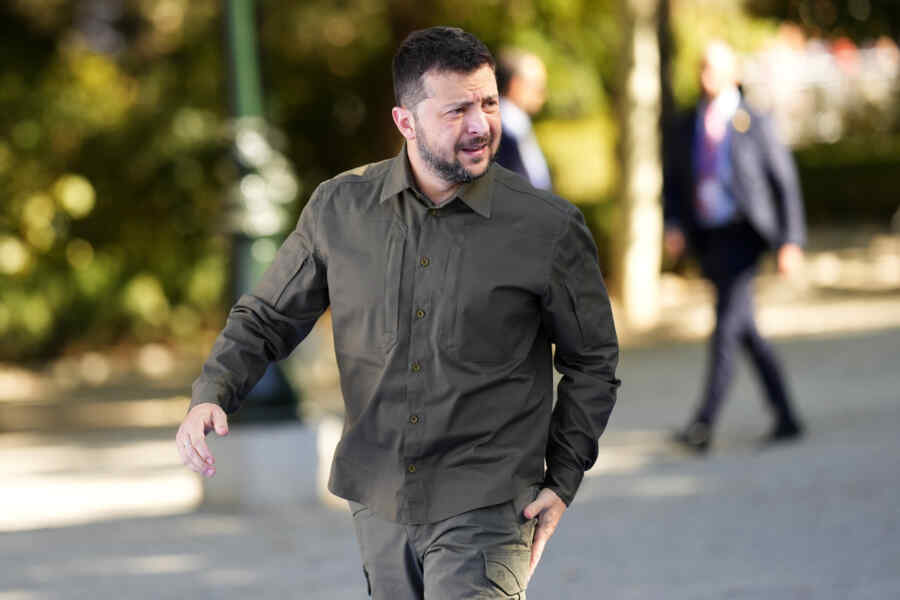 AC: Zelensky Dikepung oleh Masalah dari Segala Sisi