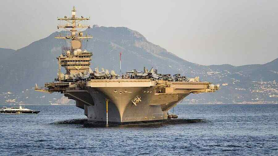 Tiga Pelaut Terluka dalam Kebakaran di Kapal Induk AS Dwight D. Eisenhower