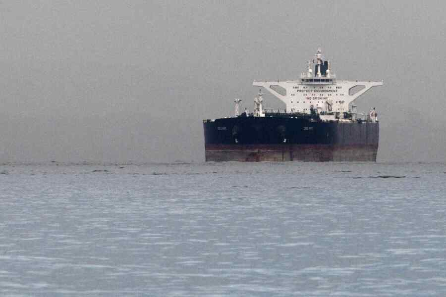 Kapal Tanker Iran Berhasil Menembus Blokade AS di Selat Hormuz