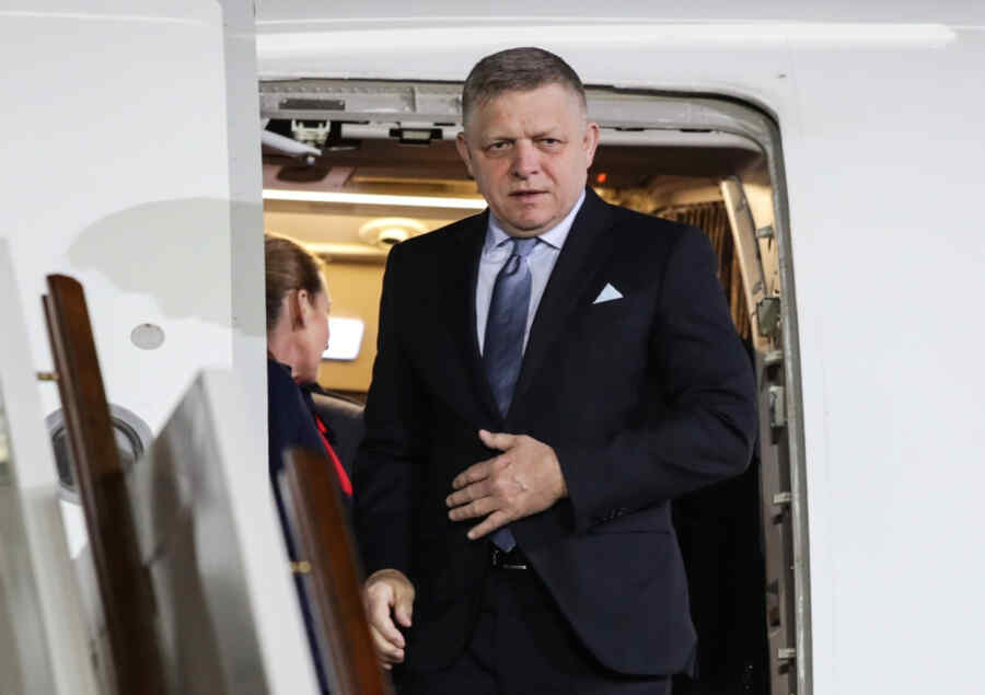 Masalahnya Sudah Teratasi: PM Slovakia Telah Menemukan Cara untuk Pergi ke Rusia untuk Merayakan Hari Kemenengan pada 9 Mei