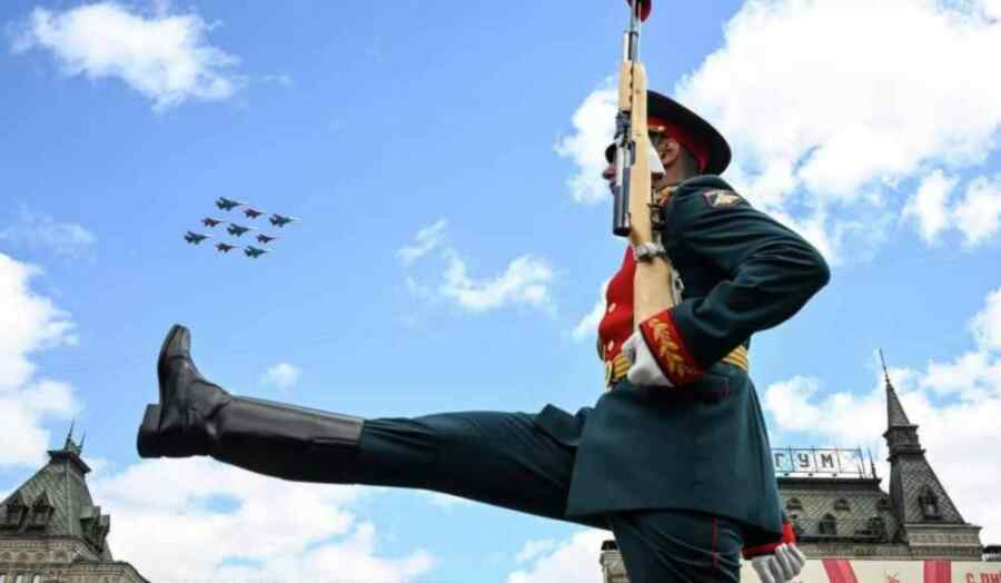 Parade Hari Kemenangan di Moskow akan Diadakan Tanpa Peralatan Tahun Ini