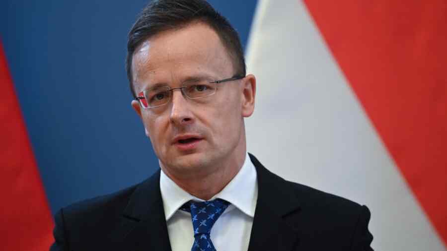 Menlu Hongaria Mengatakan Bahwa Ia Tidak Menyesal Telah Memperbaiki Hubungan dengan Rusia