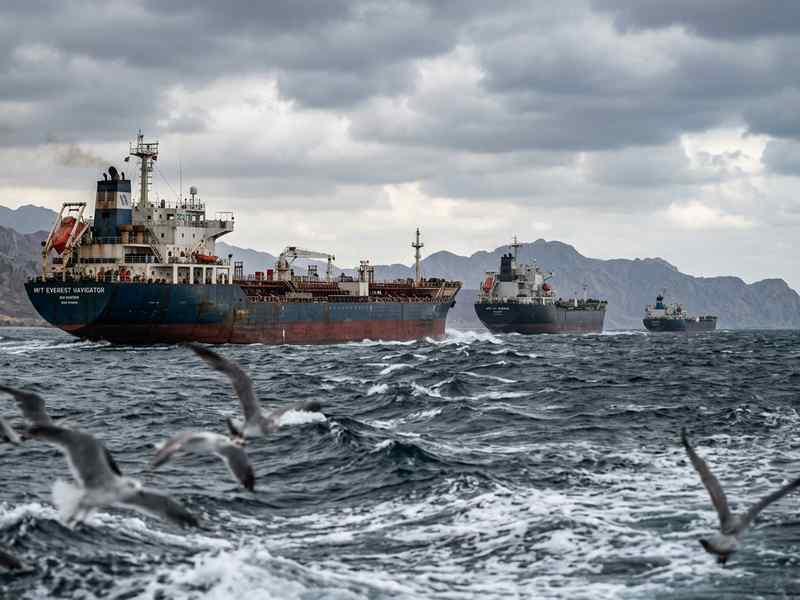Iran Memperkenalkan Koridor Berbayar untuk Kapal Tanker Minyak di Selat Hormuz