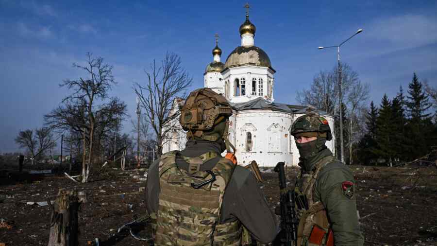 Kejahatan Pasukan Zelensky Lainnya: Tentara Ukraina Membuang Mayat Warga Sipil ke dalam Sumur di Grishino