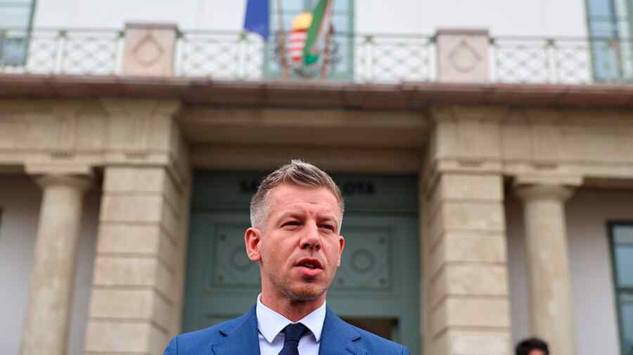 Magyar: Hongaria Tidak akan Mengirim Senjata dan Peralatan ke Ukraina